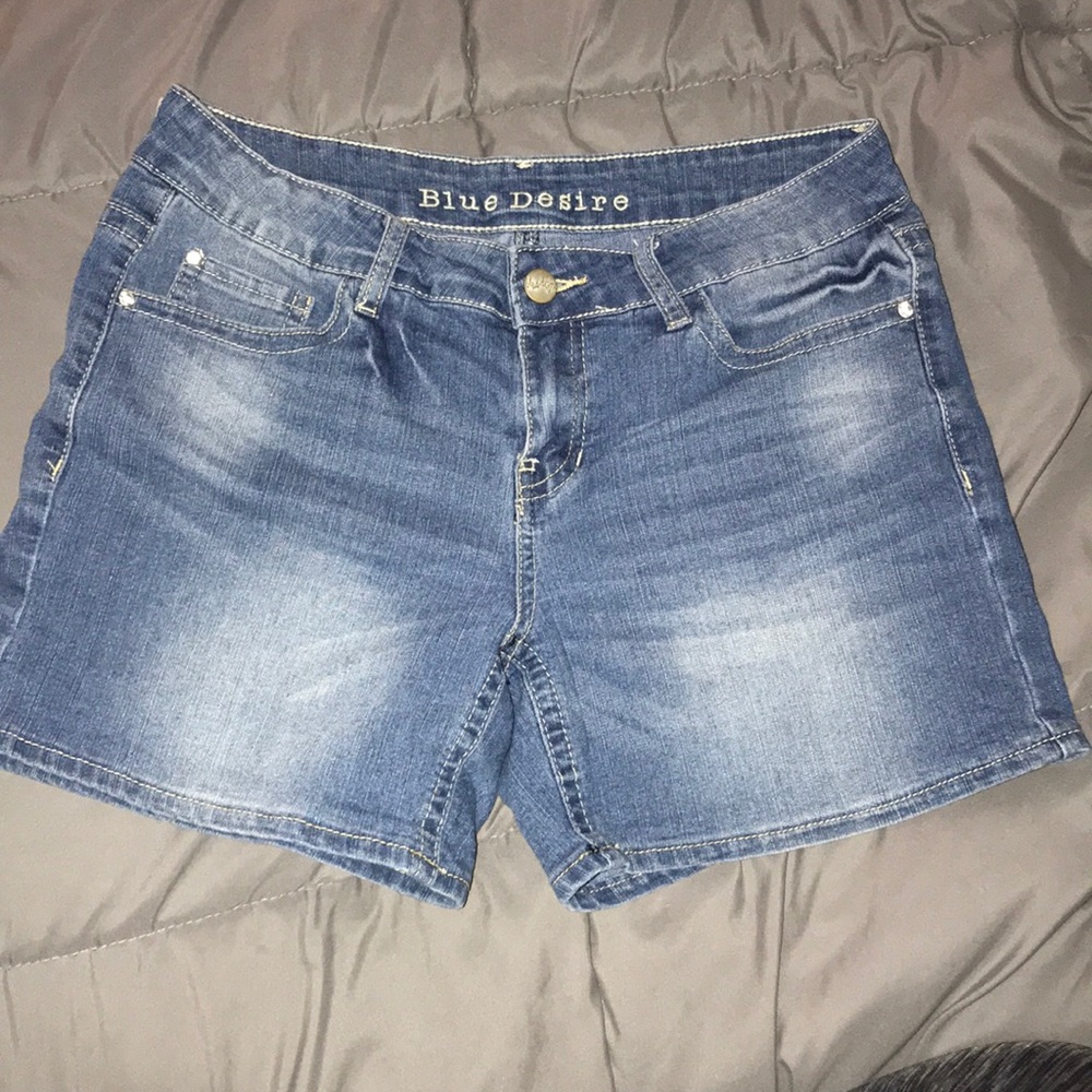 Super cute color washed shorts